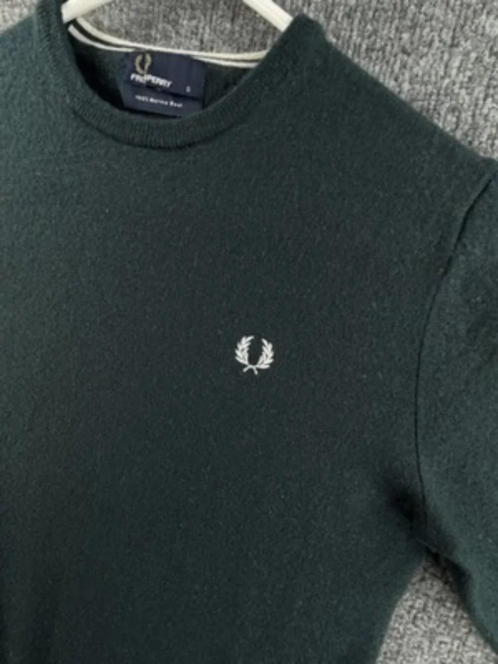 Fred Perry Men Small Pullover Green Crew Neck Wool Logo Sweater Preppy Solid